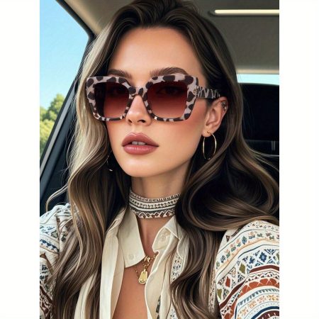 Unisex Retro Oversized Square Leopard Print Plastic Fashion Glasses, Bohemian Style, Fashionable Eyewear with Classic Decor, for, Driving. Perfect for Summer Vacations, Family Outings, and Holiday Fashion Sunsets